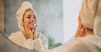 Flat lay of sensitive skin-friendly skincare products including aloe vera, green tea extract, and fragrance-free moisturizer